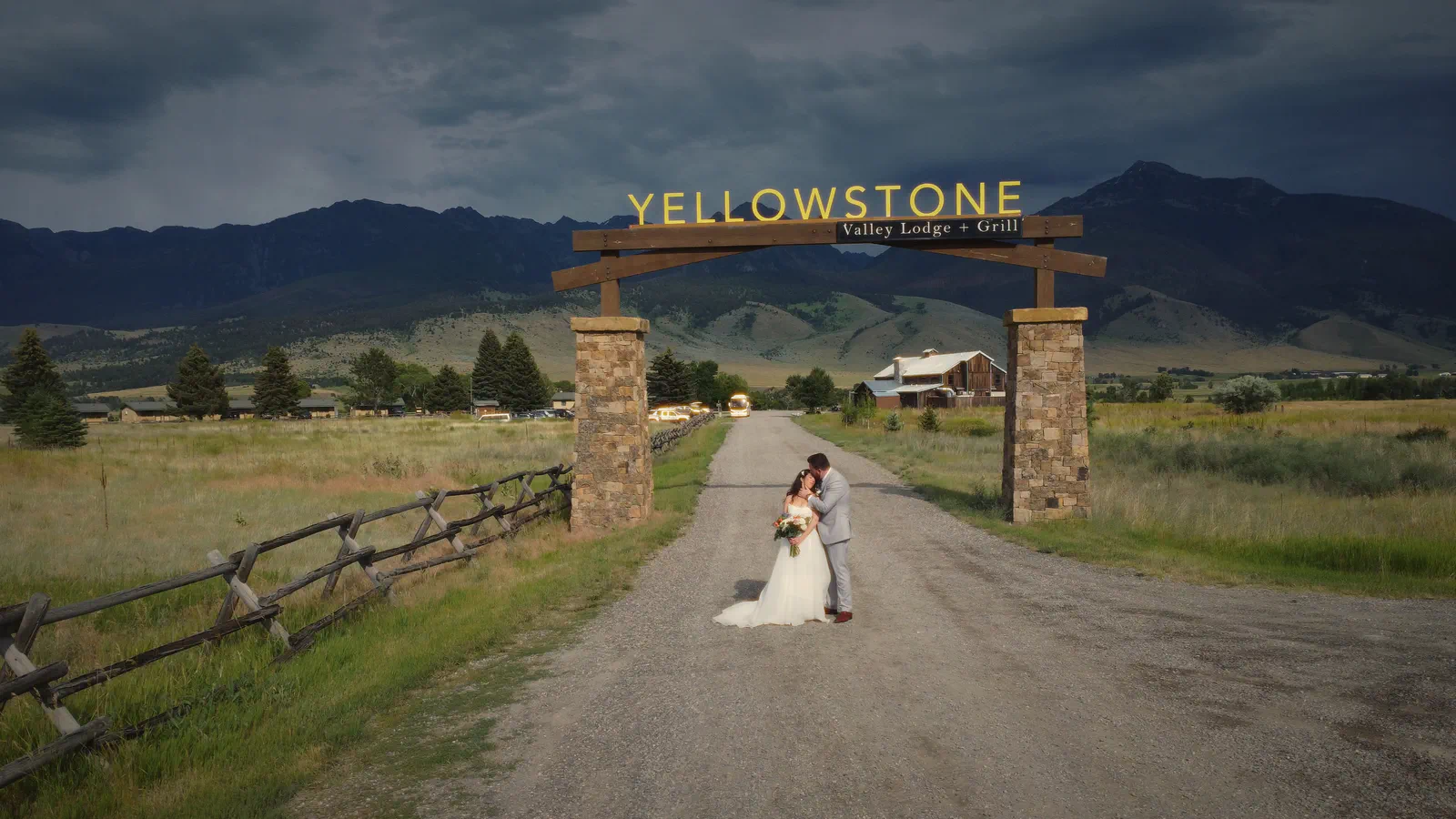 Highlight video 25-08-03_01_08_26_03_result Couple kissing under Yellowstone Valley Lodge sign in Paradise Valley, Montana